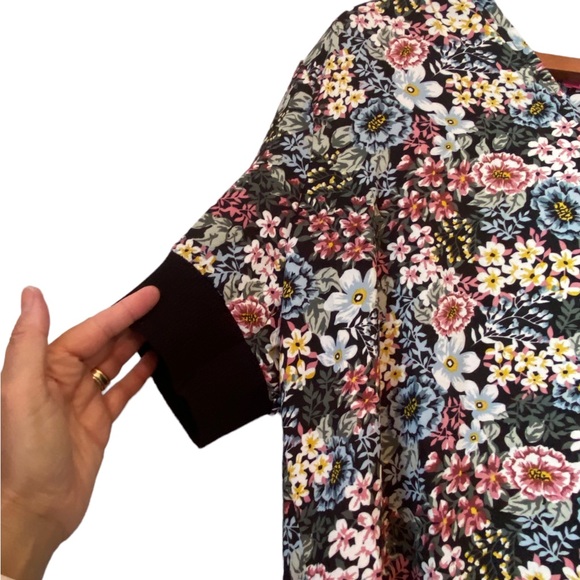 Catherine Garden Floral Fall Short Sleeved Top - Picture 4 of 12